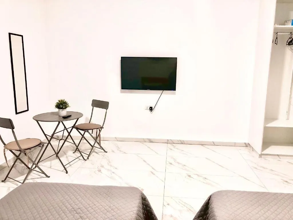 Napa Entry Apartments アヤナパ 0*,
